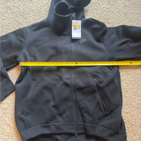 Nike Women's Small Tech Fleece Oversized Full-Zip Cape Hoodie Black FB8243-010 - Picture 3 of 4